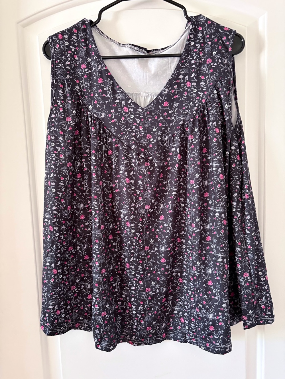 Plus size Black Floral Cold-Shoulder V-Neck Women's Top